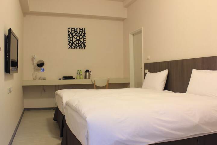 Room 12 of 48