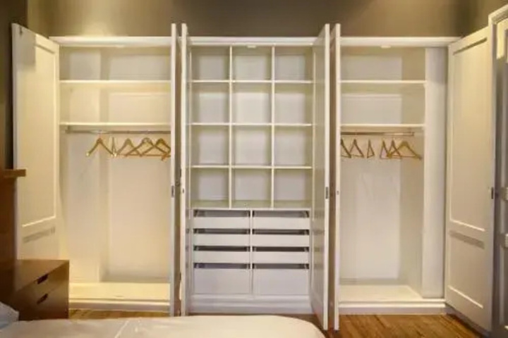 Room 2 of 11