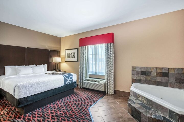 1 King Bed (9 of 13)