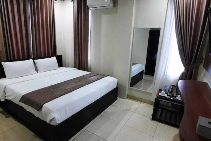 Room 4 of 7