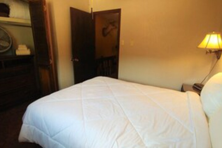 Room 13 of 16