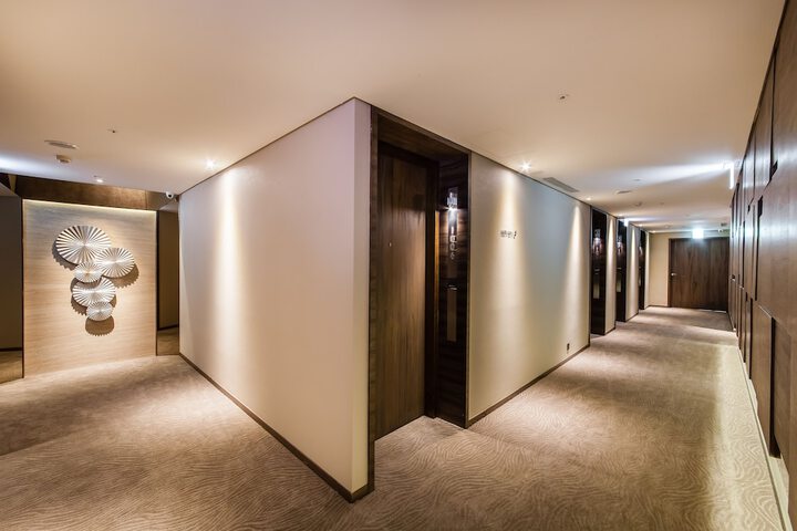 Ballroom/Hall 91 of 99
