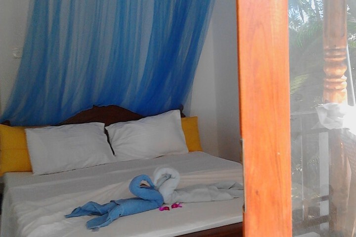 Room 8 of 63