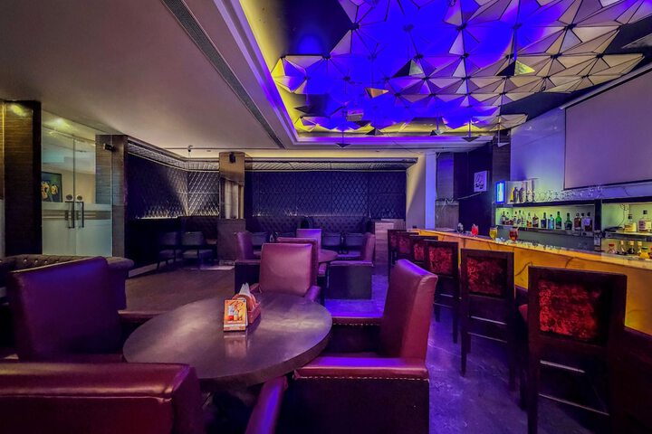 Lounge 41 of 57