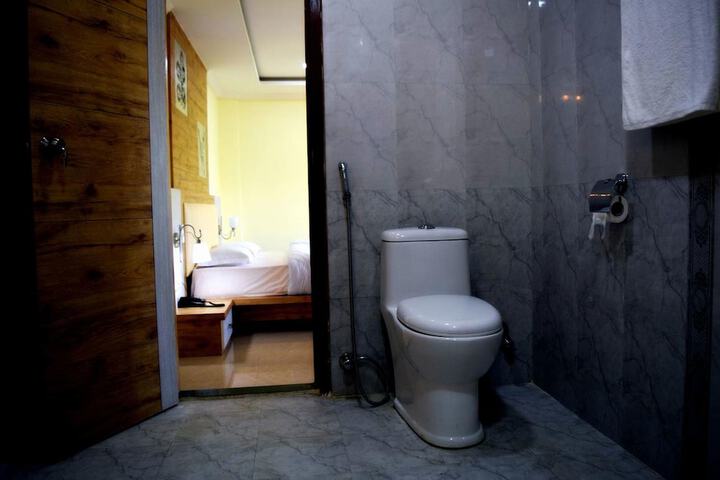 Room 8 of 20