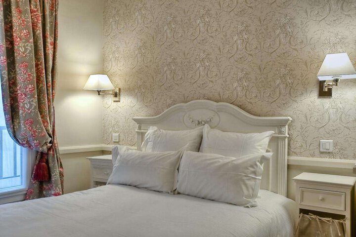 Room 16 of 40