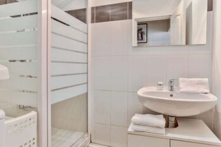 Room 2 of 16
