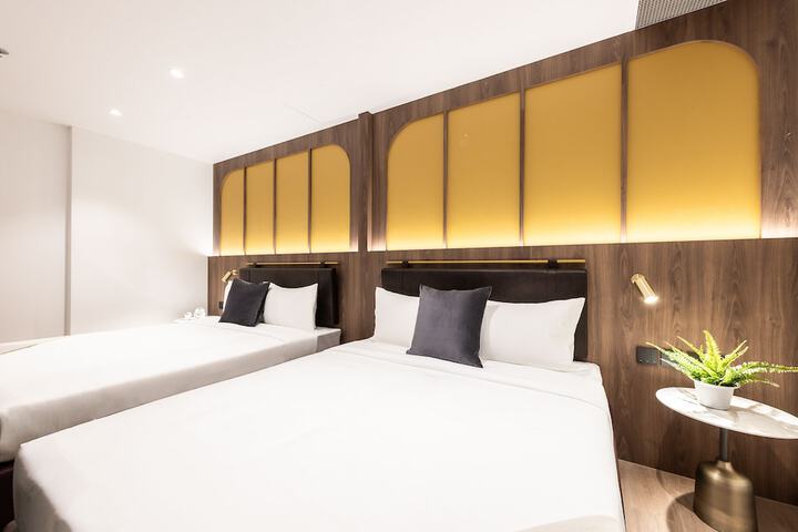 Room 28 of 72
