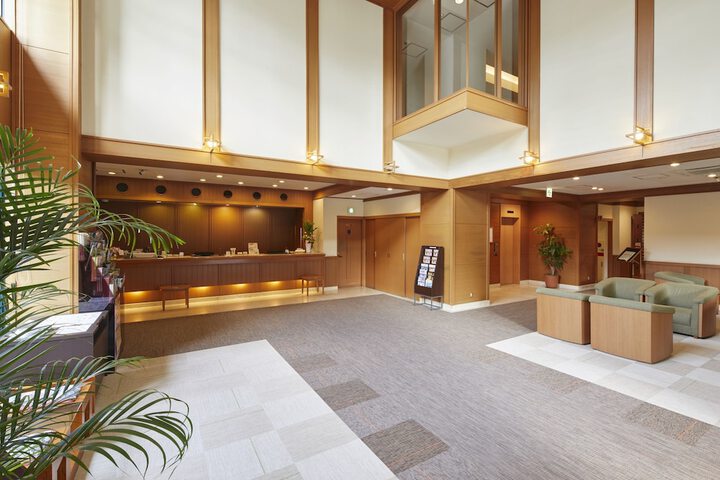 Entrance & Lobby