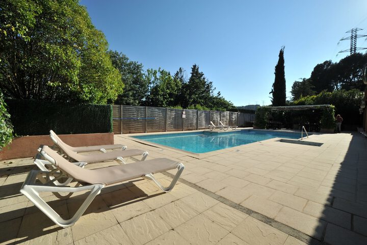 Pool 17 of 61