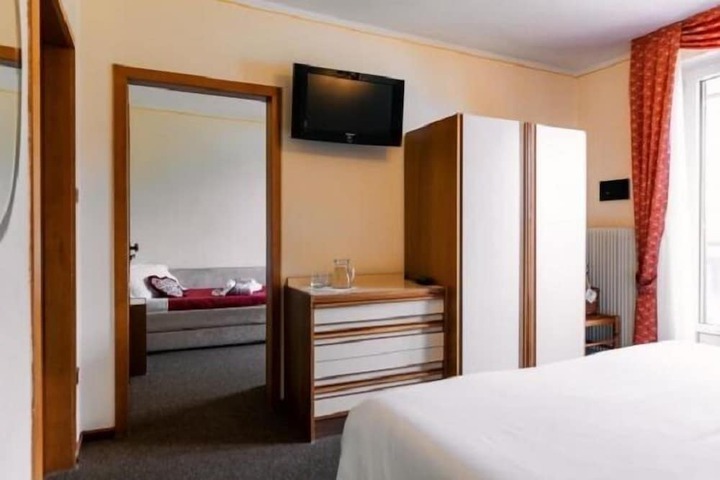 Room 2 of 19