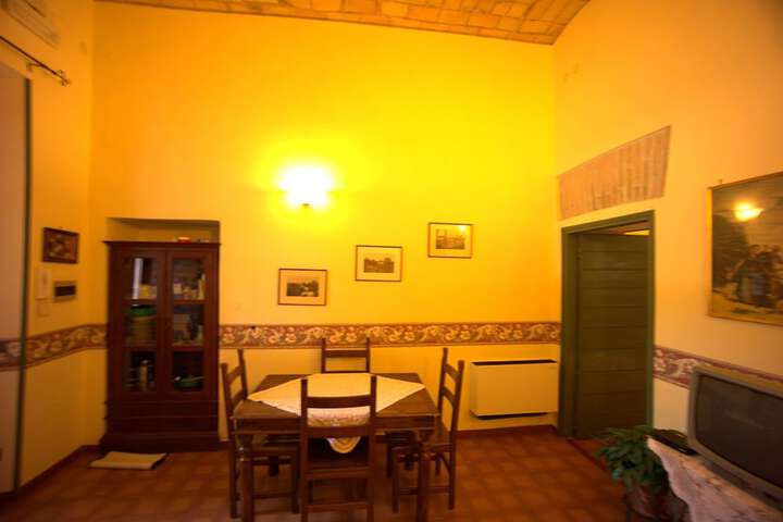 Room 4 of 28