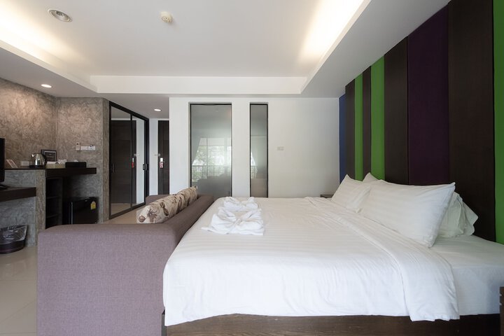 Room 33 of 146