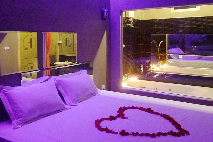Room 2 of 19
