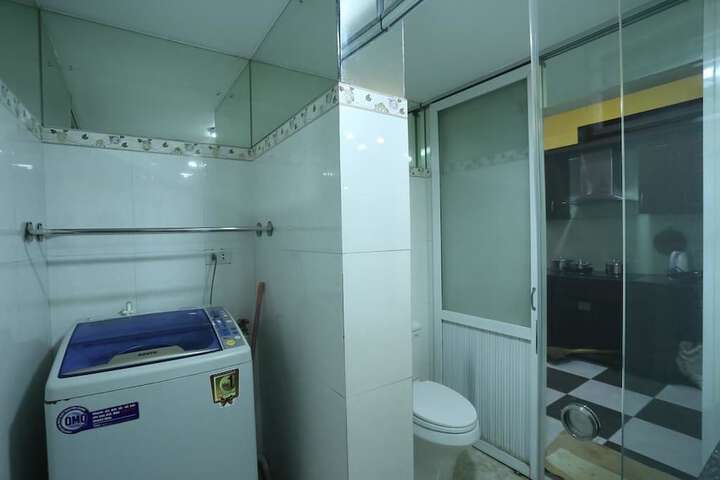 Room 8 of 12