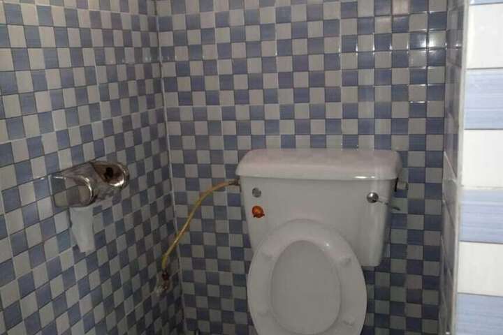 Room 8 of 10