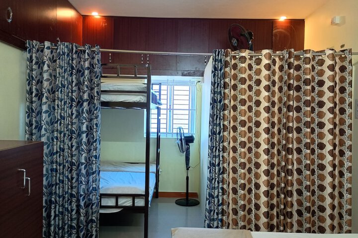 Room 9 of 14