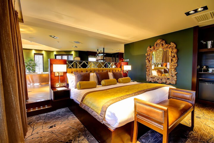 Room 27 of 142