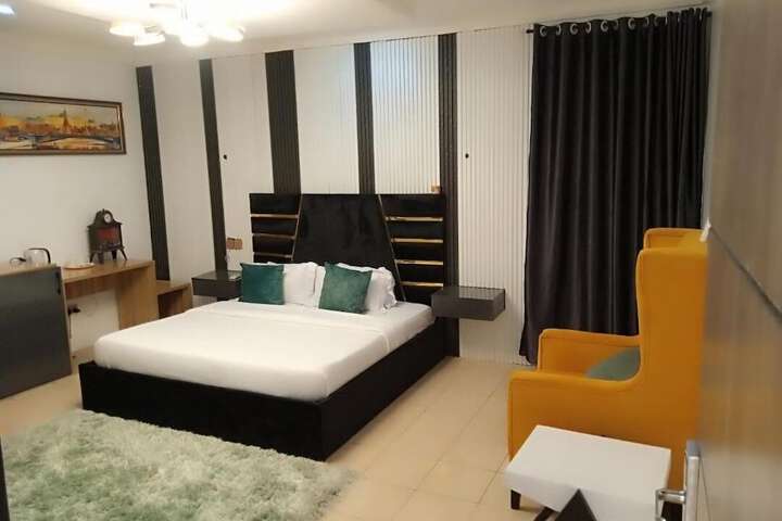 Room 3 of 34