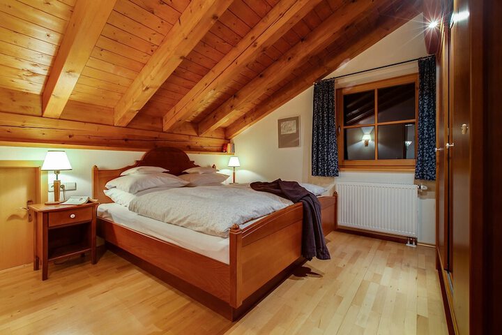 Room 6 of 25