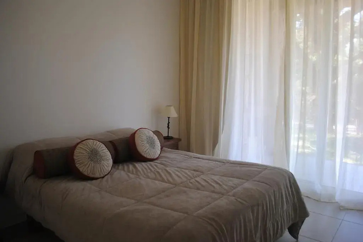 Room 2 of 5