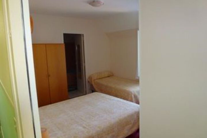 Room 6 of 13