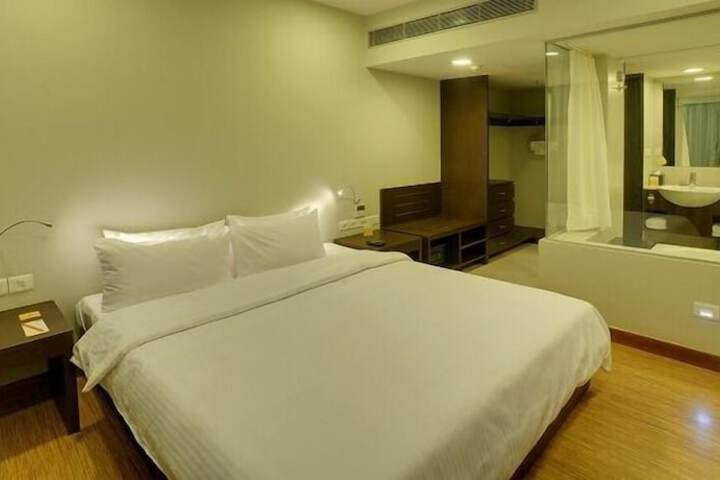 Room 12 of 33