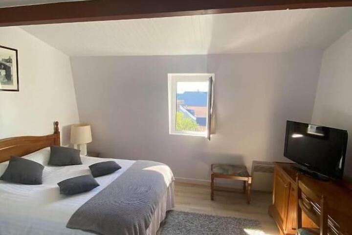 Room 10 of 18