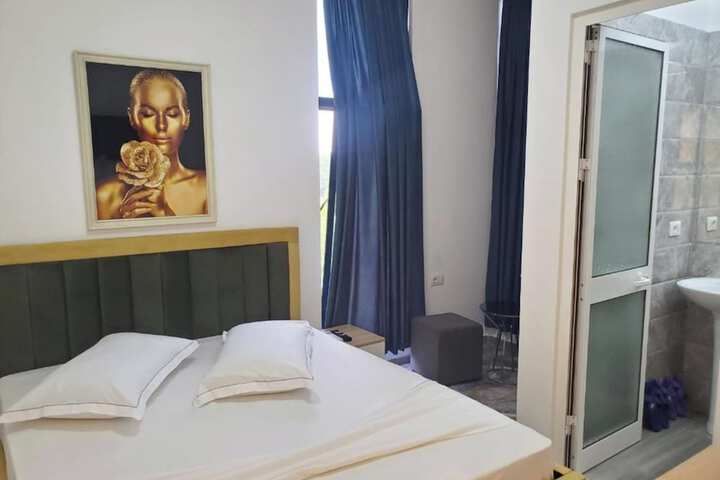 Room 9 of 23