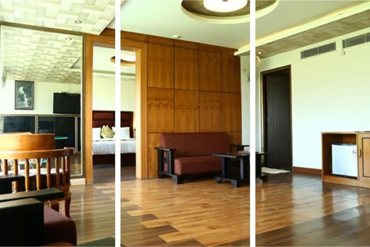 Room 10 of 14