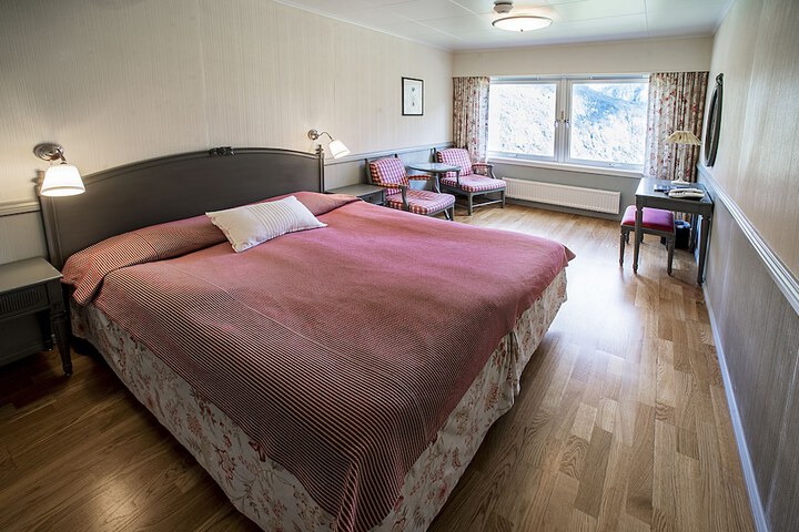 Room 7 of 48