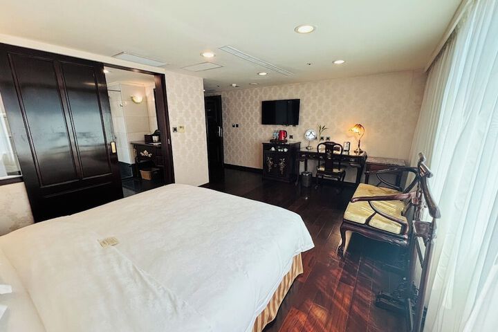Room 102 of 216