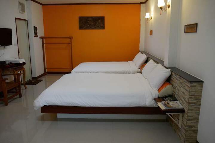 Room 13 of 38