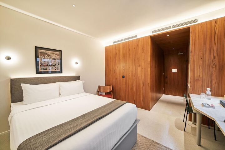 Room 16 of 37