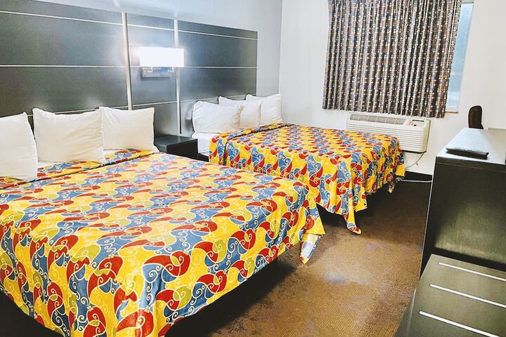Quadruple Queen Bed (2 of 6)