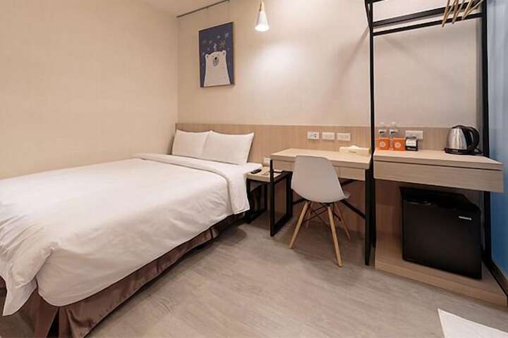 Room 18 of 38