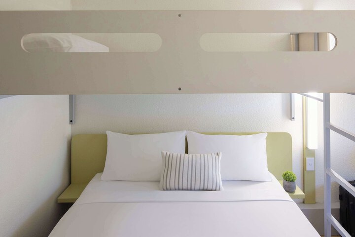 Room 20 of 32