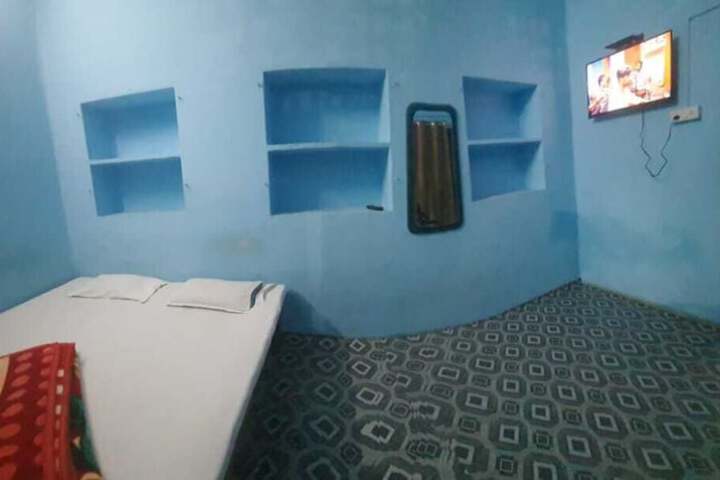 Room 6 of 26