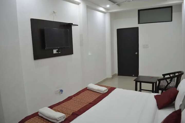 Room 33 of 90