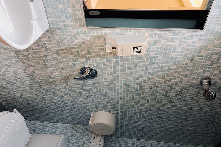 Room 30 of 34