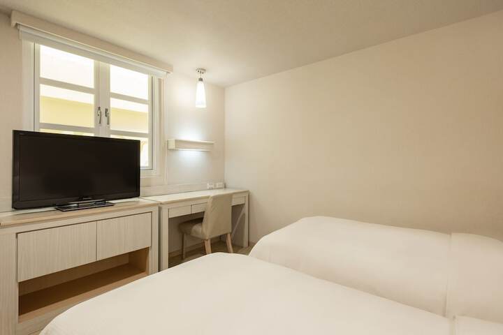 Room 11 of 24