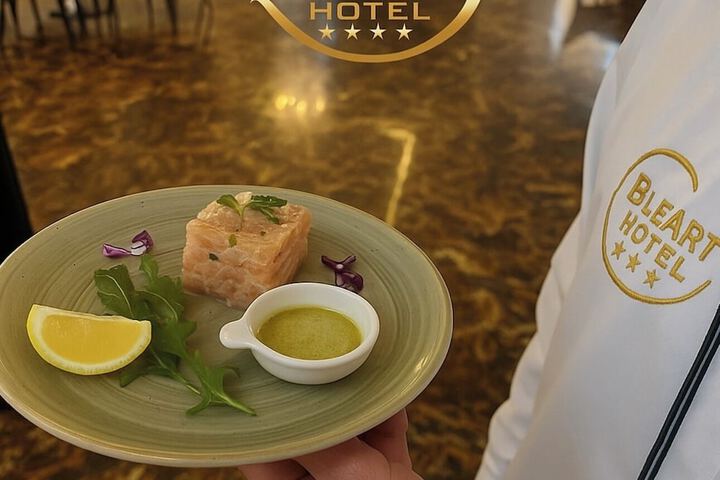 Dining 40 of 66