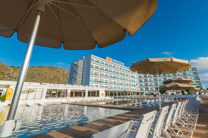 Hotel with Pool
