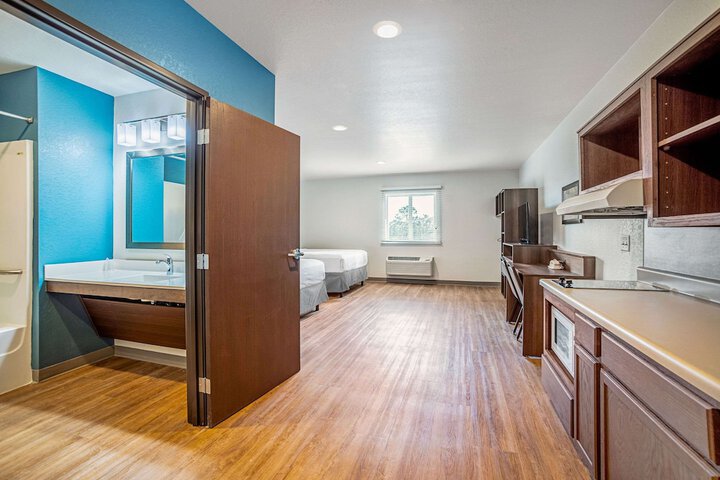 1 Queen Bed (11 of 22)