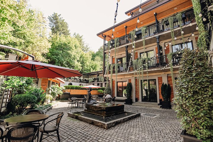 Hotel Exterior 70 of 78