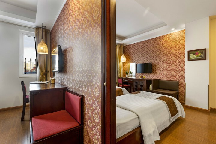 Room 27 of 83