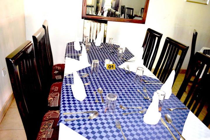 Dining 33 of 49
