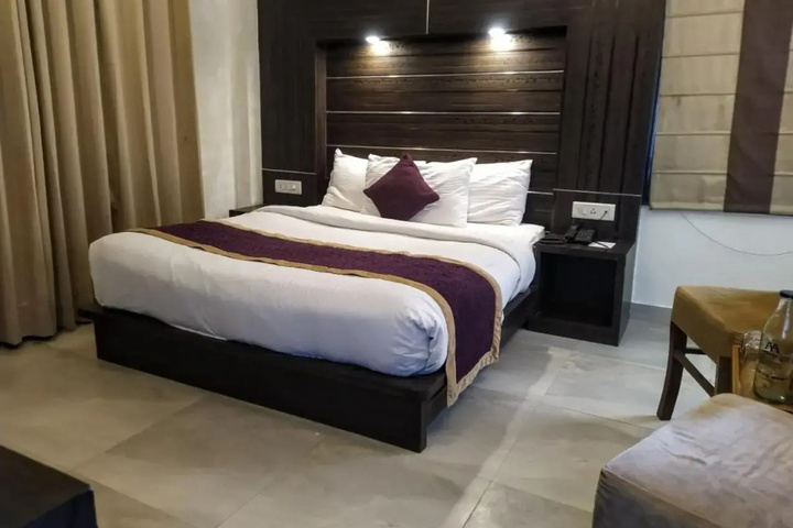 Room 5 of 14
