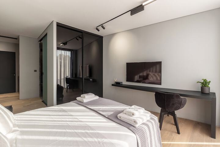 Room 73 of 182