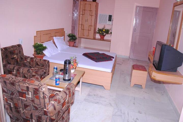 Room 2 of 5